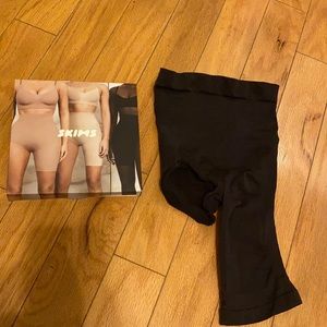 Never been worn! Brand new one leg SKIMS